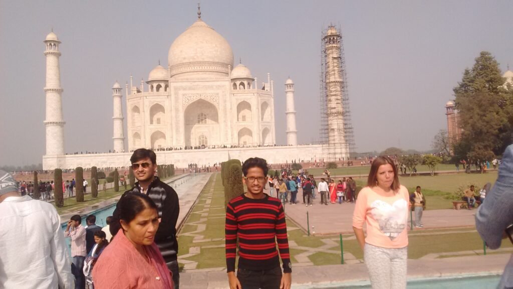 Ranveer at Taj Mahal